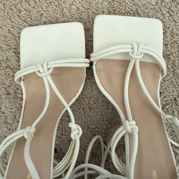 PrettyLittleThing White Square Front Knot Detail Heels - Picture 3 of 8